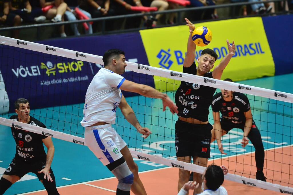 Joinville luta até o fim, leva decisão ao tie-break, mas é superado em Guarulhos