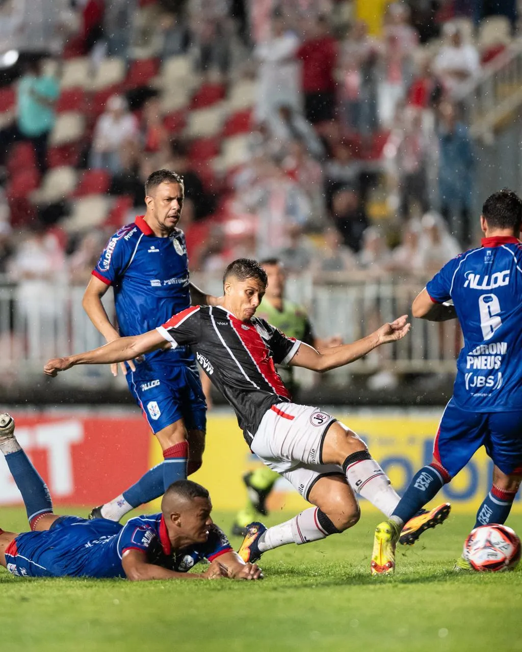 Joinville é goleado e revolta torcida