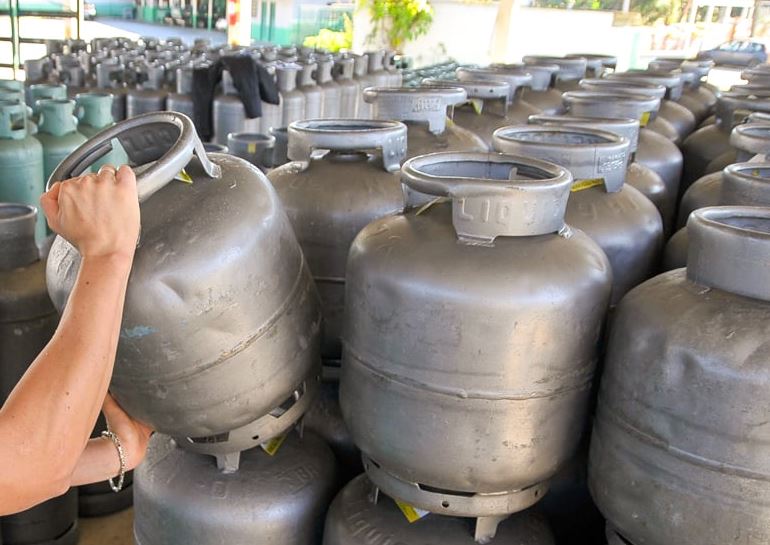 Procon aponta queda nos preços de combustíveis e gás de cozinha em Joinville em novembro