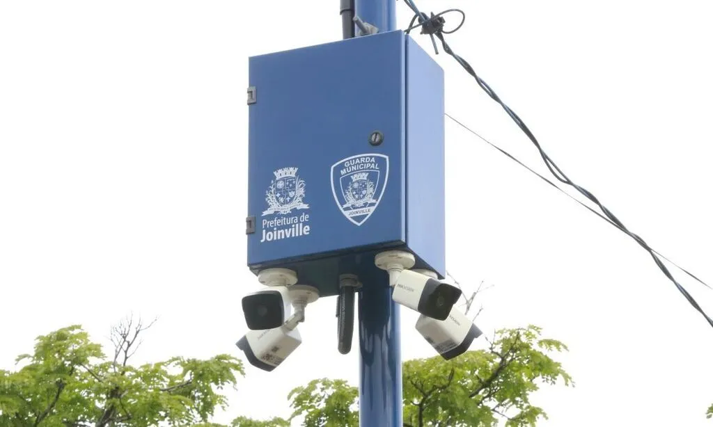 Câmeras de videomonitoramento da Prefeitura de Joinville e da Guarda Municipal.