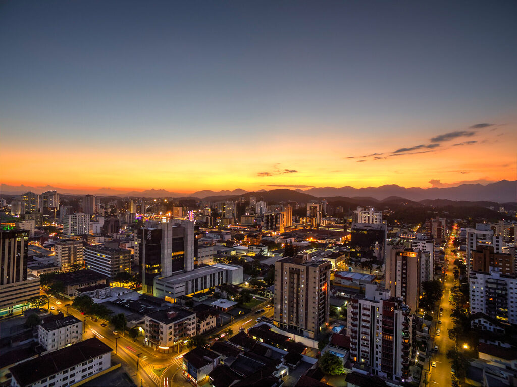 OPINIÃO: Joinville e o grande divórcio urbano - quando a riqueza foge para a praia