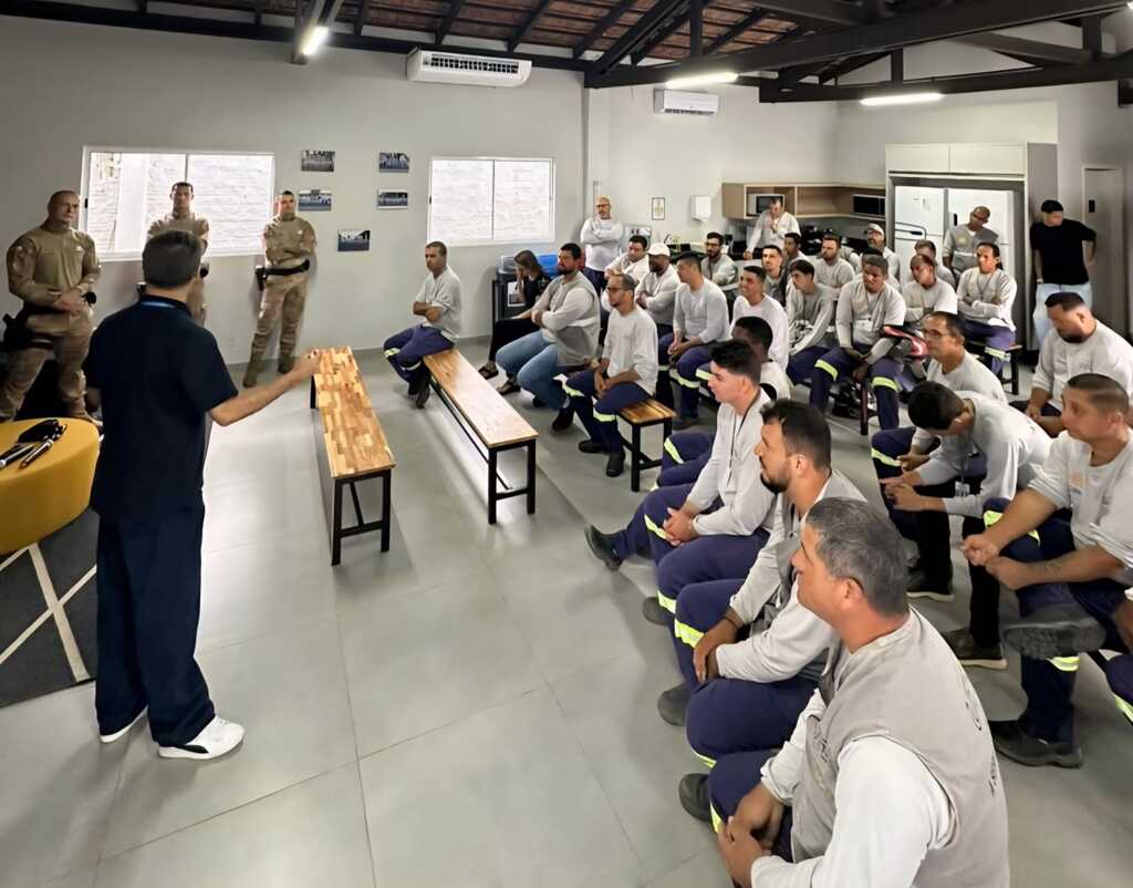 Celesc treina leituristas para evitar ataques de cães