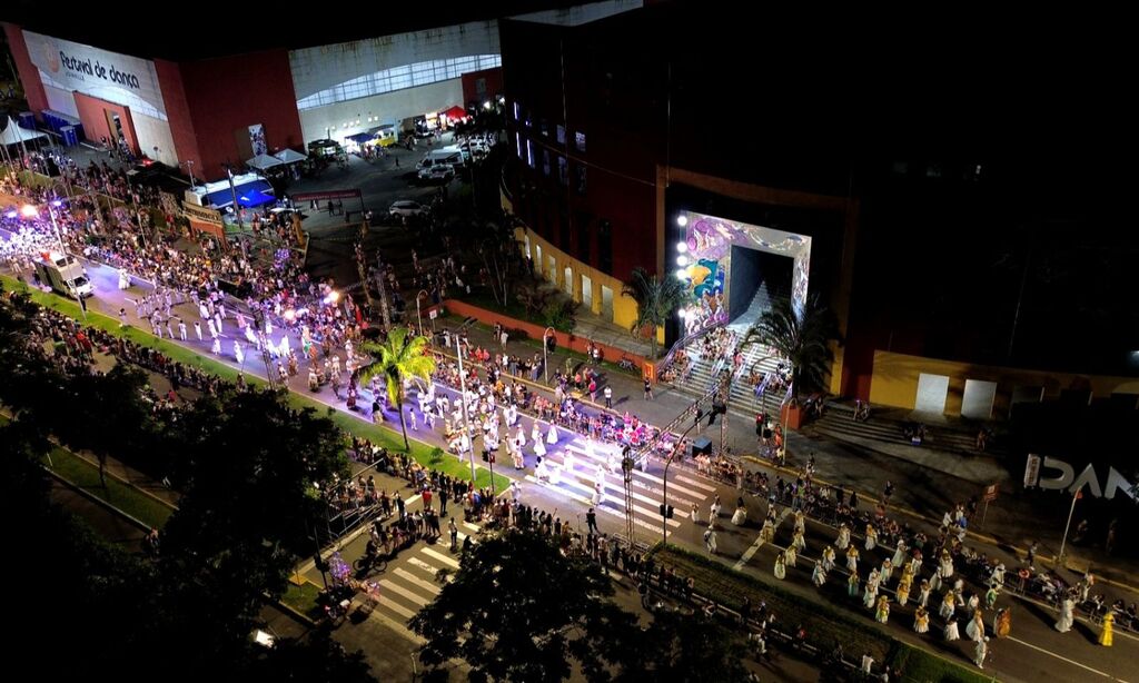 Montagem do Carnaval interdita ruas em Joinville a partir de quarta