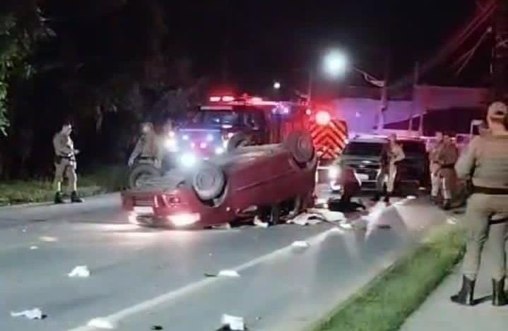 Homem capota carro durante tentativa de fuga da PM e morre em Guaramirim