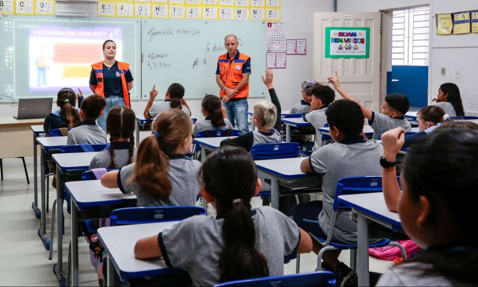 Defesa civil em visita às escolas municipais - Foto divulgação