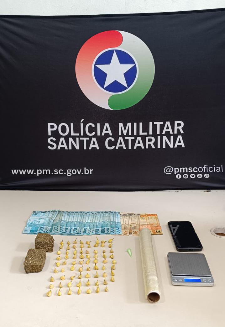 Apreensão de drogas no Fátima - foto Polícia Militar