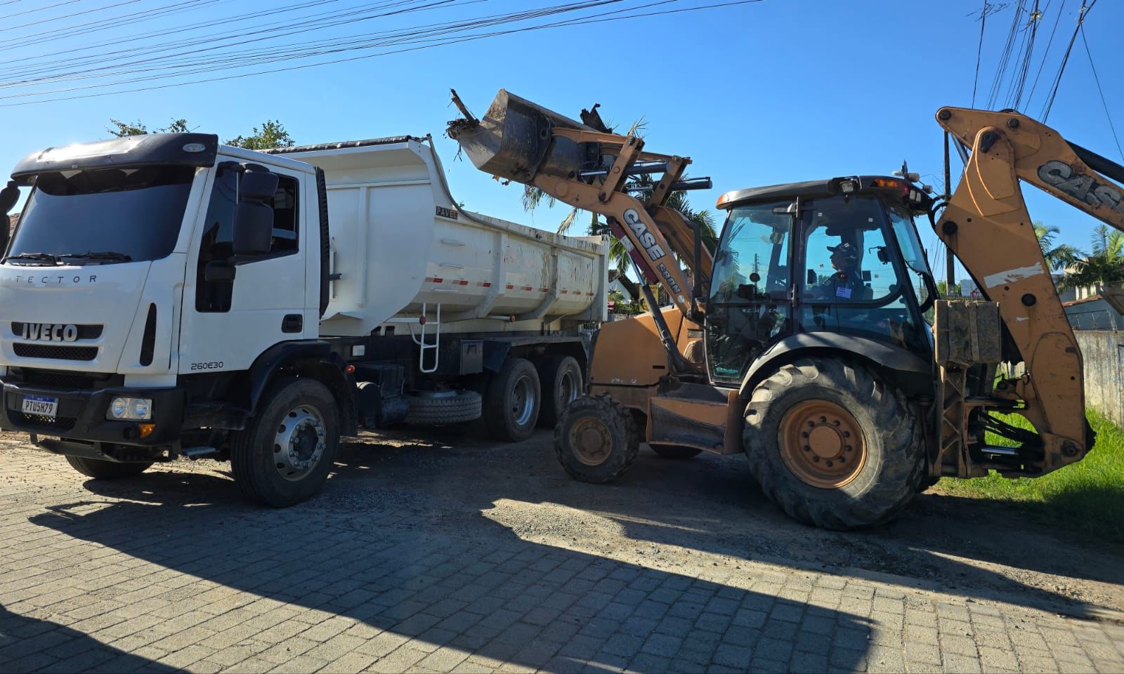 Mutirao de limpeza de entulho - Foto divulgação Prefeitura