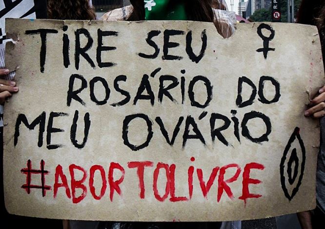 Cartaz em apoio ao direito de aborto - Coletivo de Comunicação do Levante Popular da Juventude