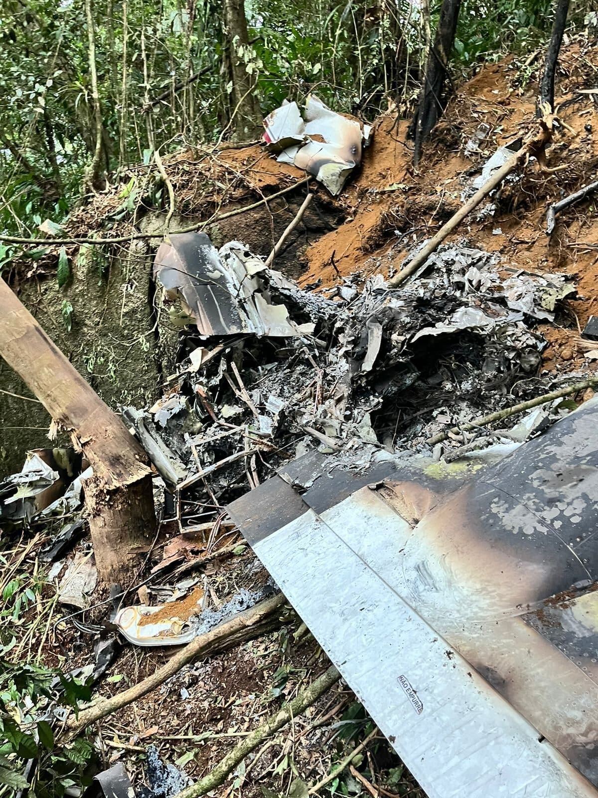 Fotos destroços do Avião - Foto Corpo de Bombeiros