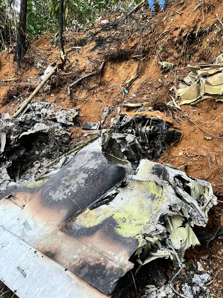 Fotos destroços do Avião - Foto Corpo de Bombeiros