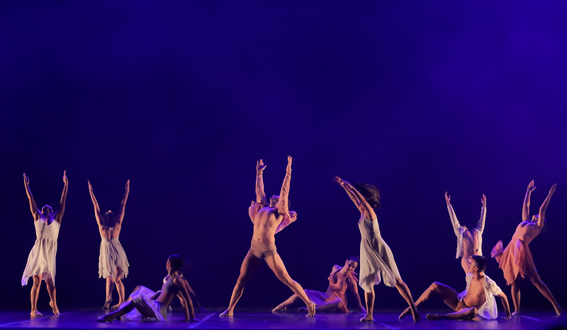 Skiante Escola de Dança, de Florianópolis, é um dos grupos catarinenses no palco do Festival de Dança de Joinville