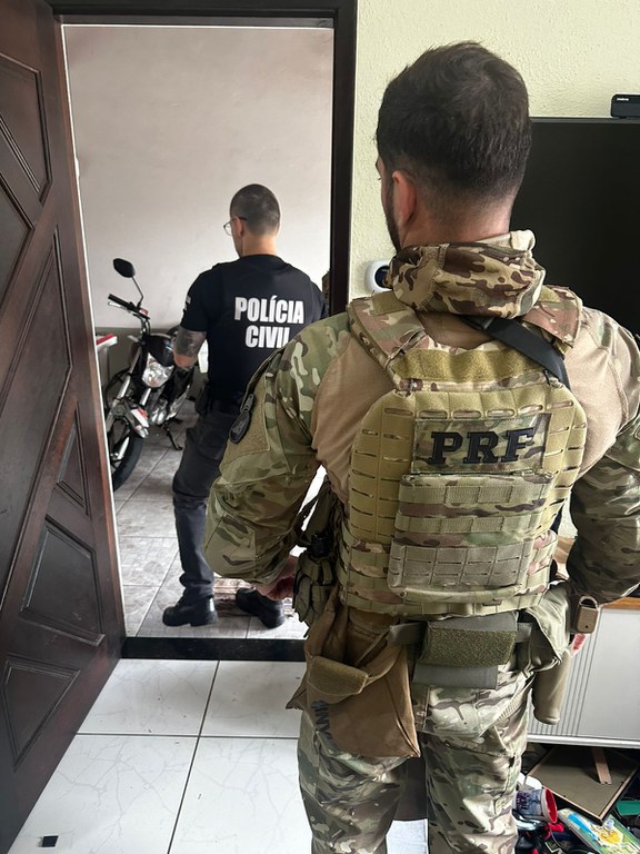 Ação das polícia Civil e Federal para prisão do líder de quadrilha de roubo de carga - Foto PRF