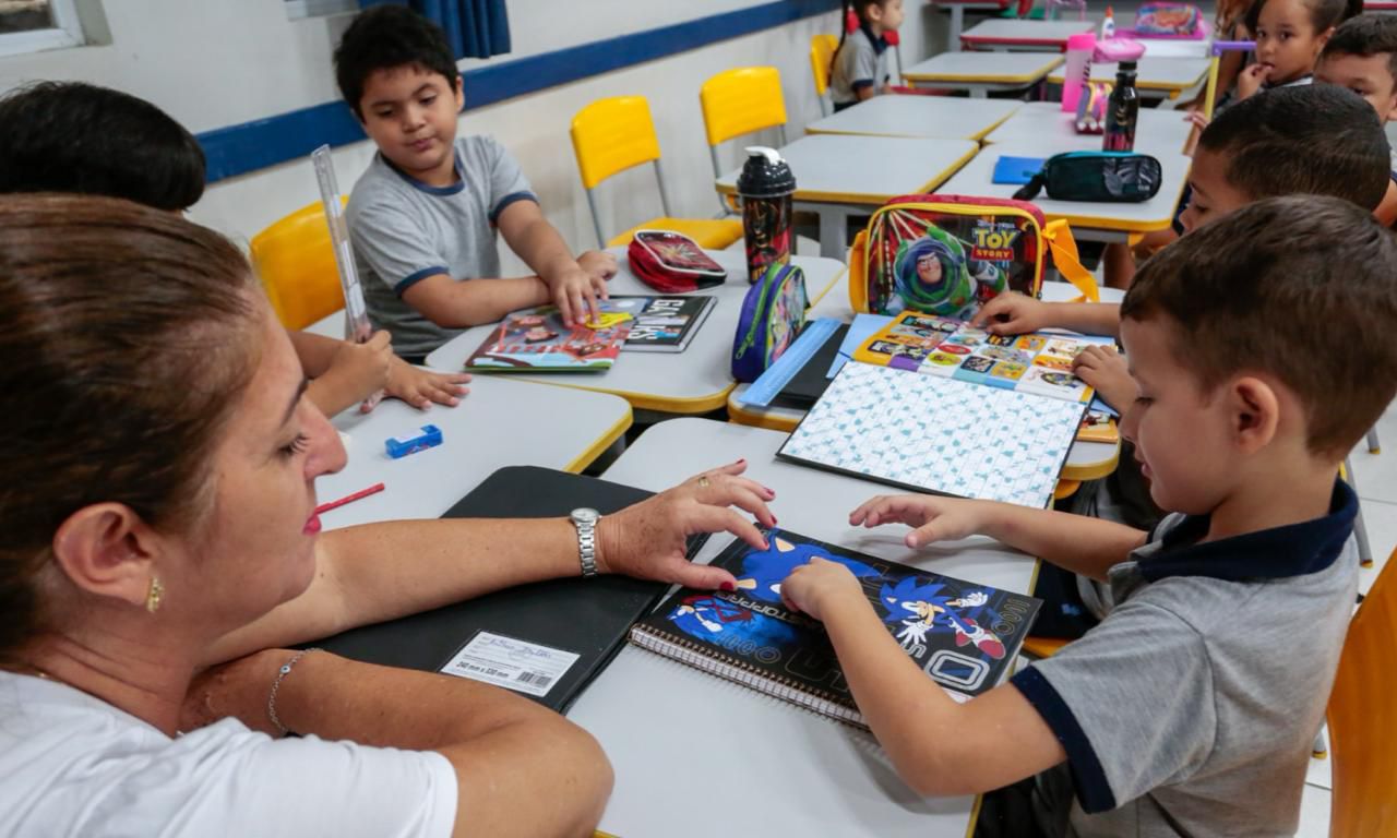 Crianças em atividade escolar na rede municipal - Foto Divulgação