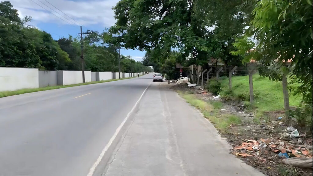 A Estrada Da Fazenda que separa a Comunidade Quilombola e o condomínio de luxo_Foto Fagner Ramos