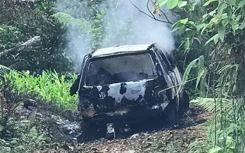 Carro onde os corpos foram carbonizados - Foto reprodução Instagram