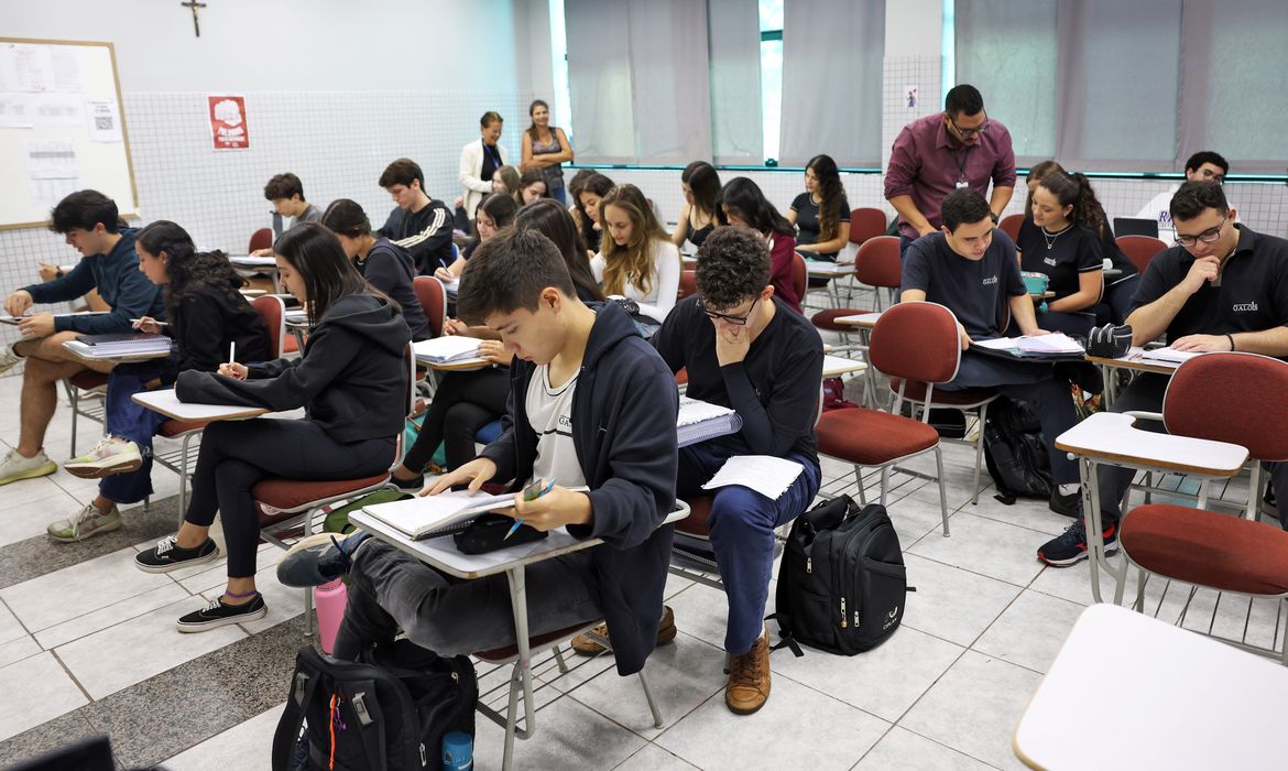 Alunos em aulas para prepativo do Enem - Foto José Cruz - Agência Brasil