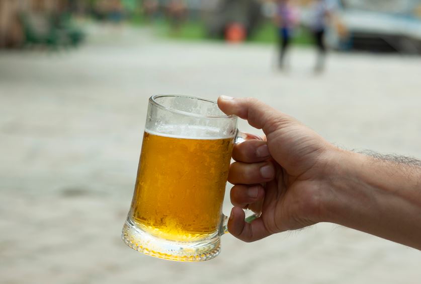 Lei quer proibir consumo de bebida alcoólica em qualqer espaço publico de Joinville - Foto Depositphotos